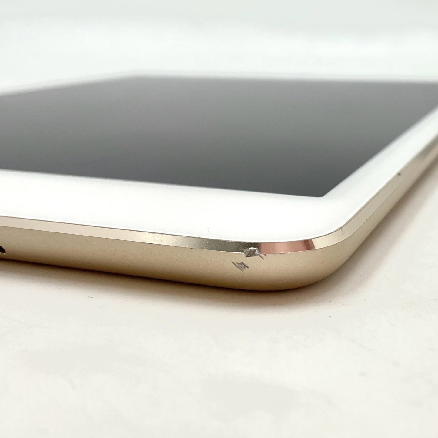 【全額返金保証】【最速発送】Apple iPad mini 7.9インチ 第4世代 64GB ゴールド Wi-Fi 動作確認済