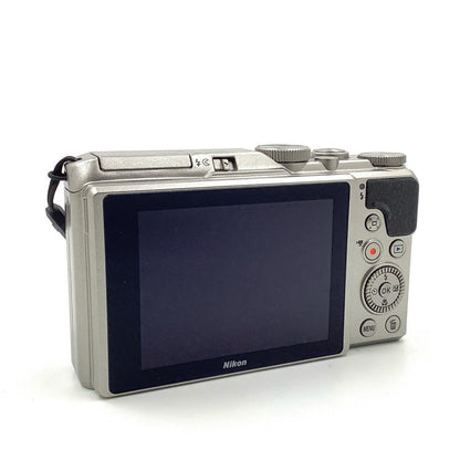 【全額返金保証】【最速発送】Nikon コンパクトデジタルカメラ COOLPIX A900 [シルバー] 美品 動作確認済