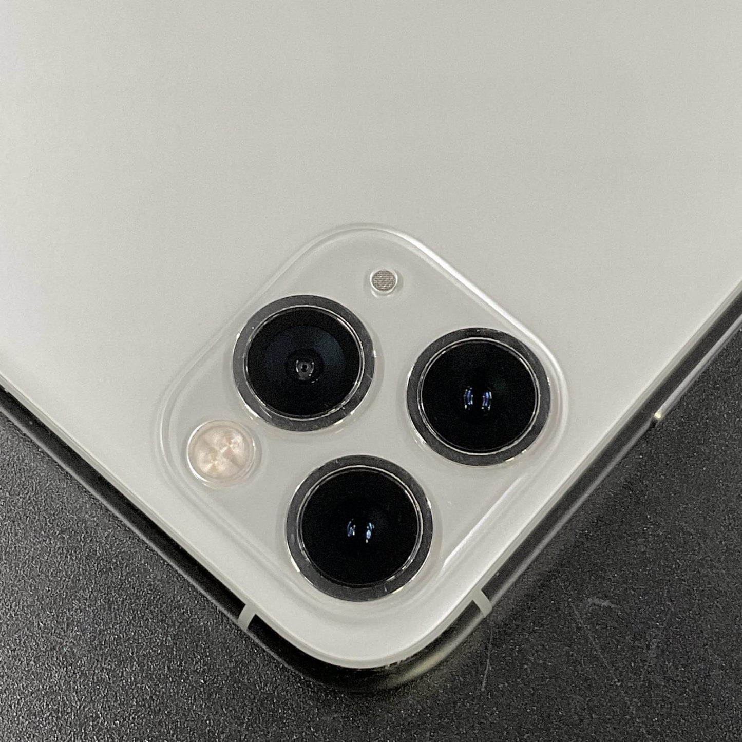 【全額返金保証】【最速発送】Apple iPhone iPhone 11 Pro Max 256GB シルバー SIMフリー 白ロム 動作確認済 81%