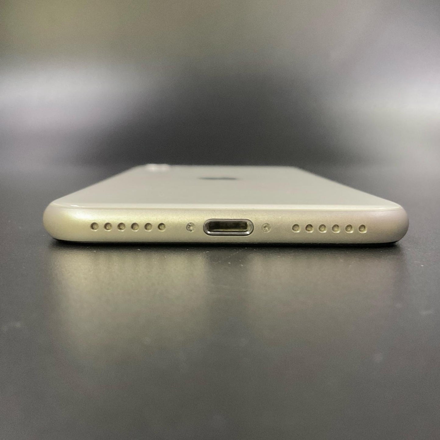 【全額返金保証】【最速発送】Apple iPhone iPhone SE（第3世代） 64GB スターライト Softbank SIMフリー 白ロム 動作確認済 84%