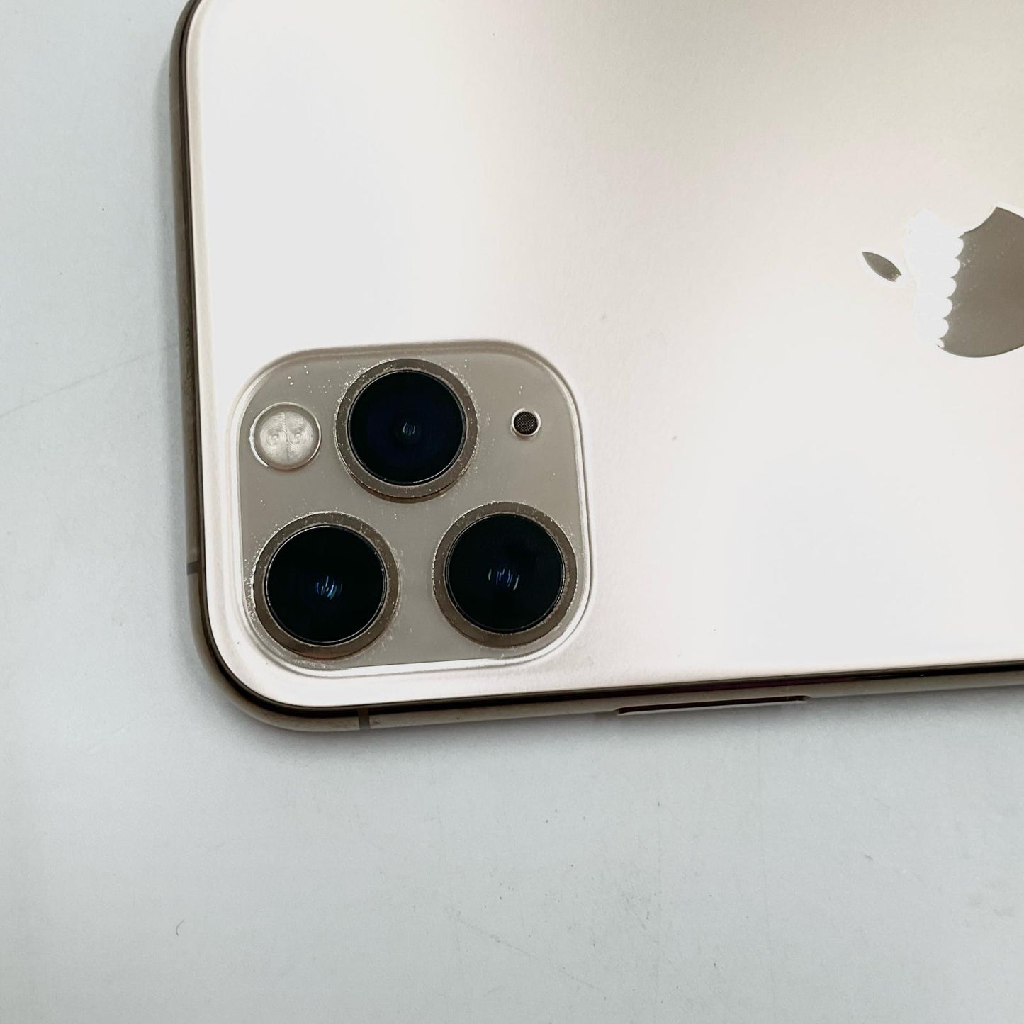 【全額返金保証】【最速発送】Apple iPhone iPhone 11 Pro 256GB ゴールド docomo 白ロム 動作確認済 77%