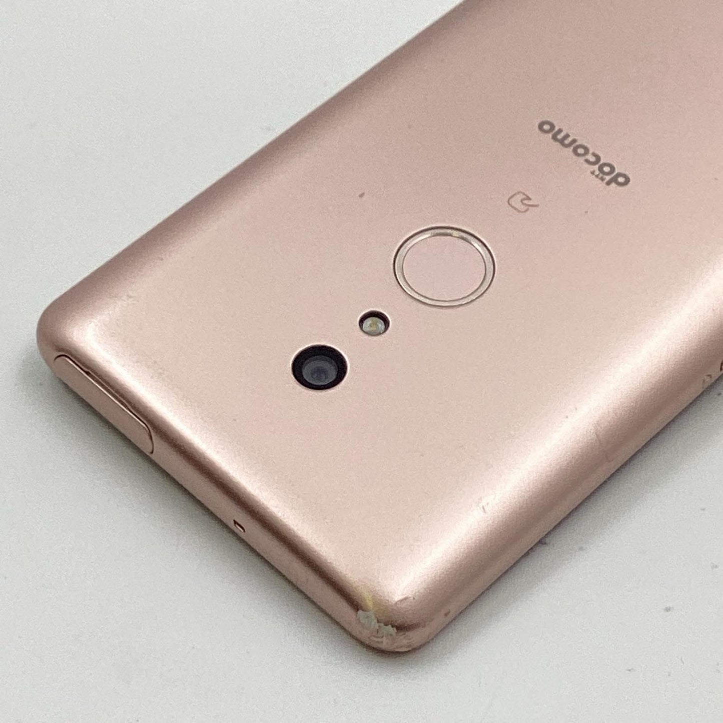 【最速発送】富士通 arrows Be4 32GB ゴールド docomo F-41A 白ロム【難有】