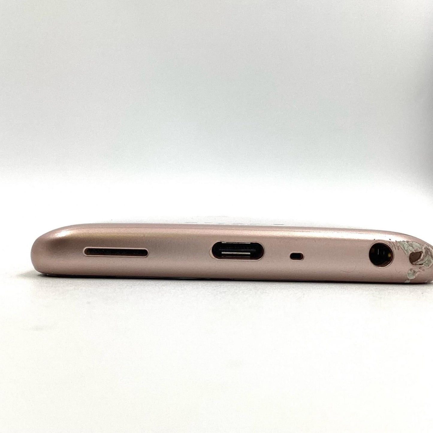 【最速発送】富士通 arrows Be4 32GB ゴールド docomo F-41A 白ロム【難有】