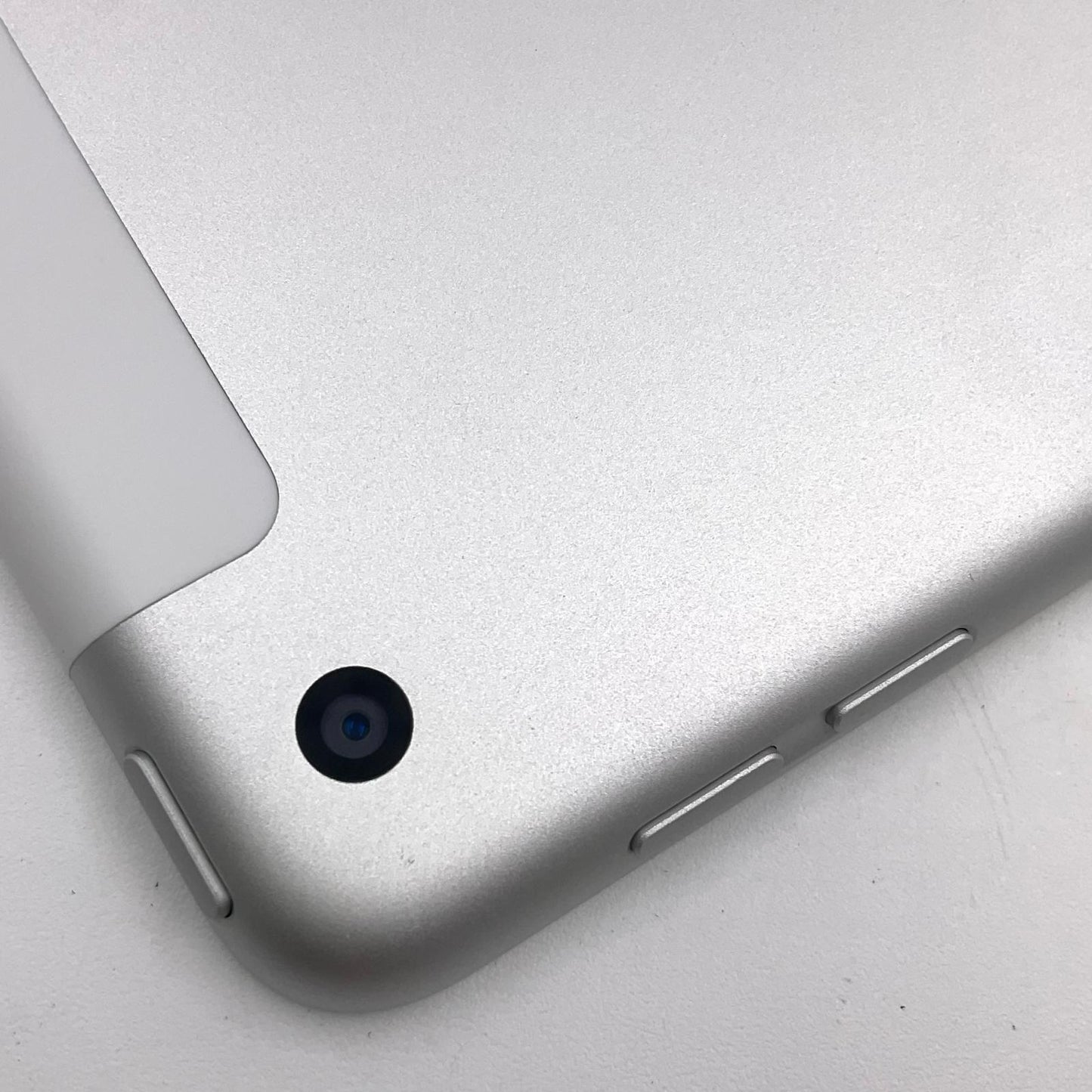 【全額返金保証】【最速発送】Apple iPad iPad 10.2インチ 第9世代 64GB シルバー WiFi+Cellular au 白ロム 動作確認済