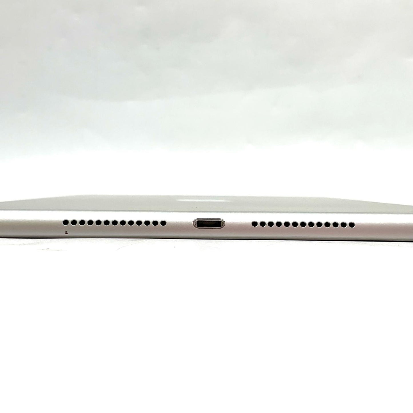【最速発送】Apple iPad iPad 10.2インチ 第9世代 64GB シルバー WiFi+Cellular au 白ロム【難有】