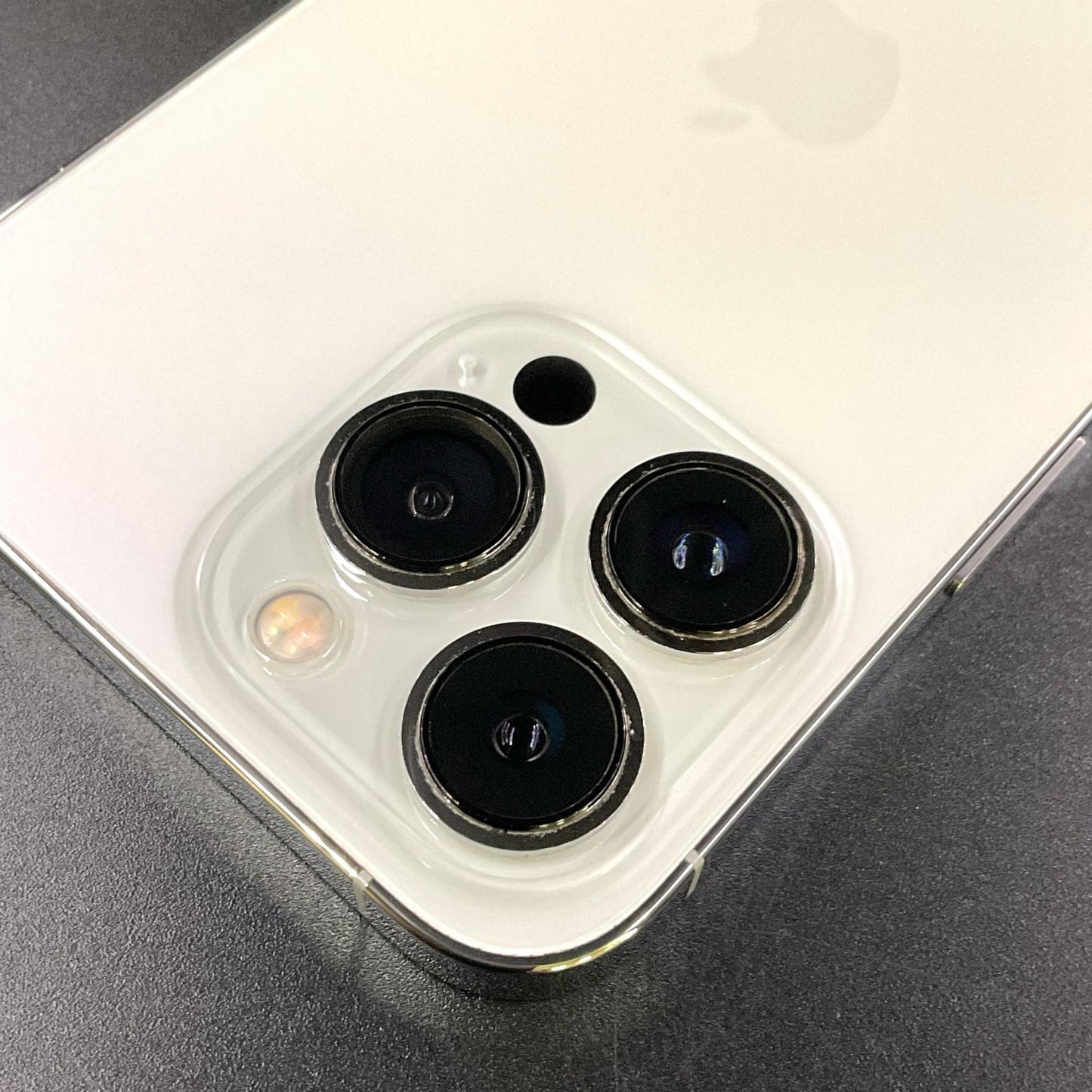 【全額返金保証】【最速発送】Apple iPhone iPhone 13 Pro 256GB シルバー docomo SIMフリー 白ロム 動作確認済 73%