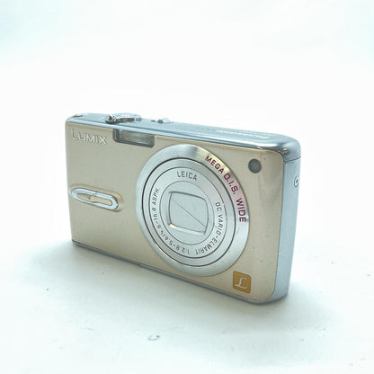 【全額返金保証】【最速発送】Panasonic コンパクトデジタルカメラ LUMIX DMC-FX07 動作確認済