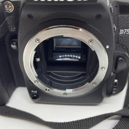 【全額返金保証】【最速発送】Nikon デジタル一眼 D7500 ボディ ブラック 美品 動作確認済
