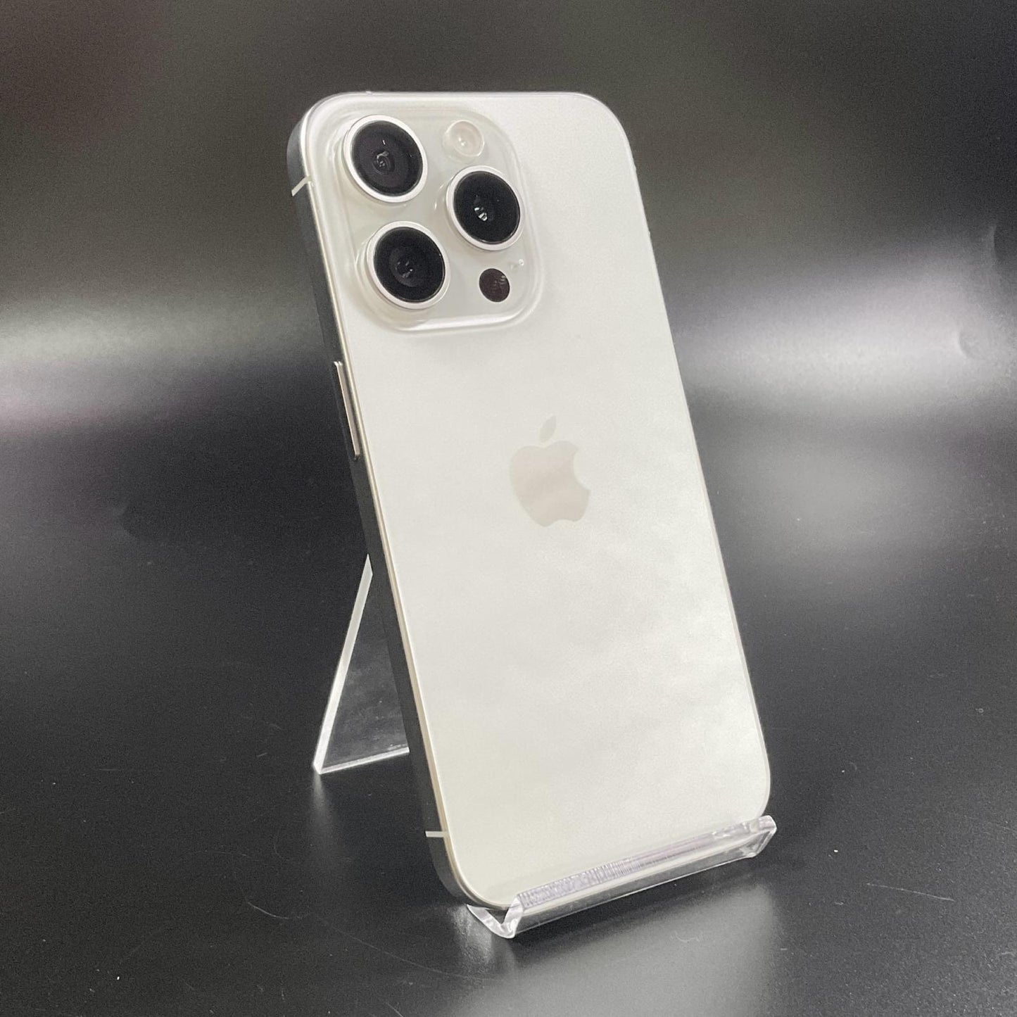 【全額返金保証】【最速発送】Apple iPhone iPhone 15 Pro 256GB ホワイトチタニウム docomo 白ロム 美品 動作確認済 89%