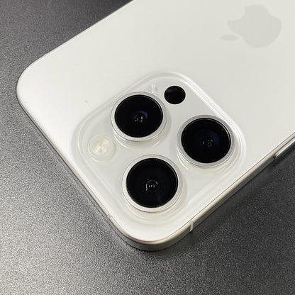 【全額返金保証】【最速発送】Apple iPhone iPhone 15 Pro 256GB ホワイトチタニウム docomo 白ロム 美品 動作確認済 89%
