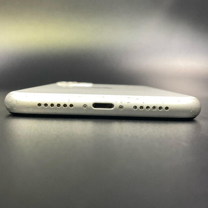 【全額返金保証】【最速発送】Apple iPhone iPhone 11 64GB ホワイト au 白ロム 動作確認済 74%