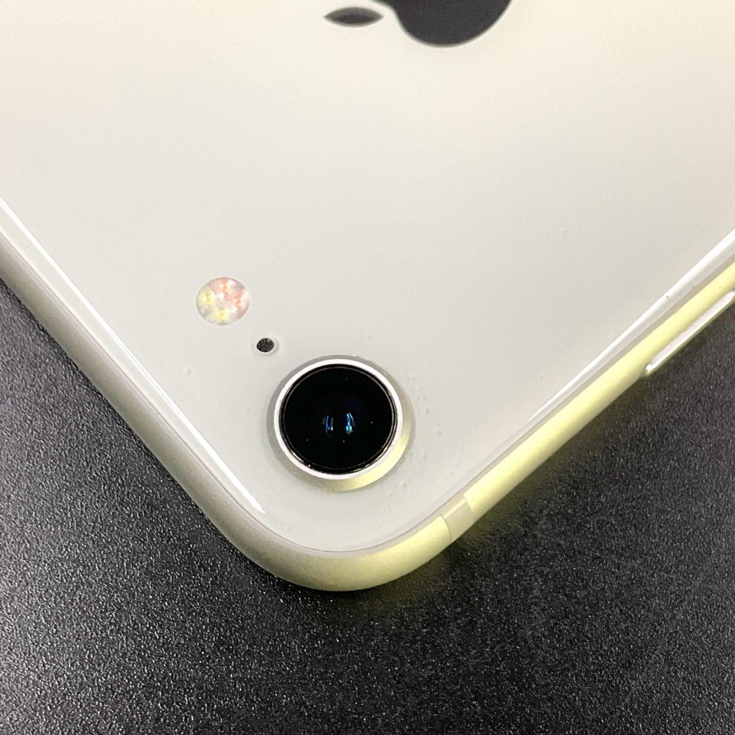 【全額返金保証】【最速発送】Apple iPhone iPhone 8 64GB シルバー docomo 白ロム 動作確認済 70%