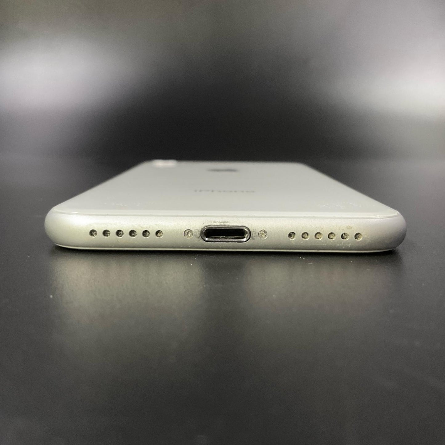 【全額返金保証】【最速発送】Apple iPhone iPhone 8 64GB シルバー docomo 白ロム 動作確認済 70%