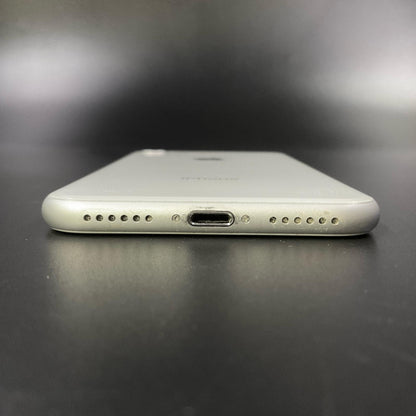 【全額返金保証】【最速発送】Apple iPhone iPhone 8 64GB シルバー docomo 白ロム 動作確認済 70%