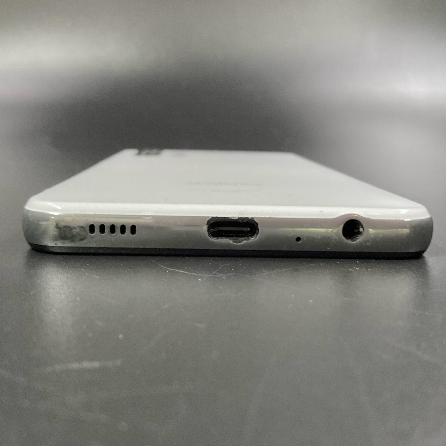 【全額返金保証】【最速発送】SAMSUNG Galaxy A32 5G 64GB オーサムホワイト au SCG08 白ロム 動作確認済