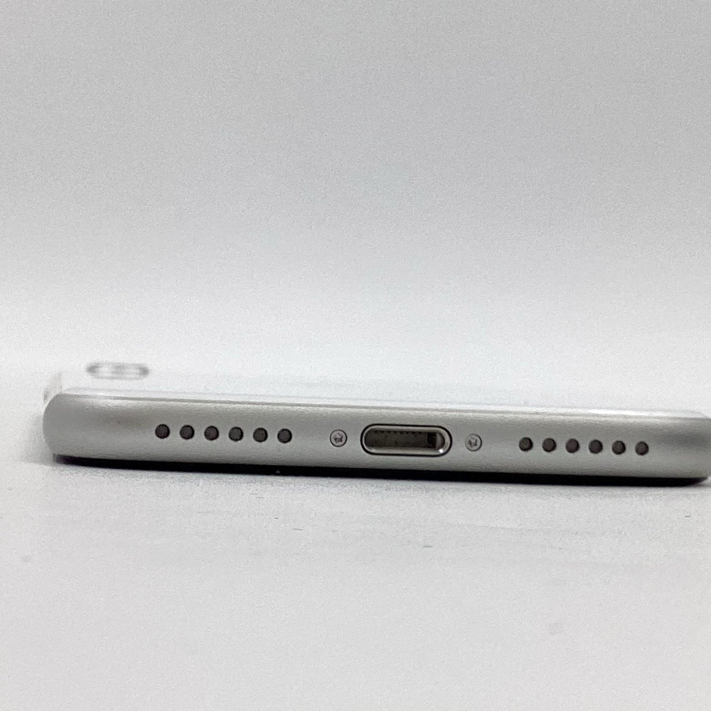【全額返金保証】【最速発送】Apple iPhone iPhone SE（第2世代） 64GB ホワイト au 白ロム 超美品 動作確認済 93%