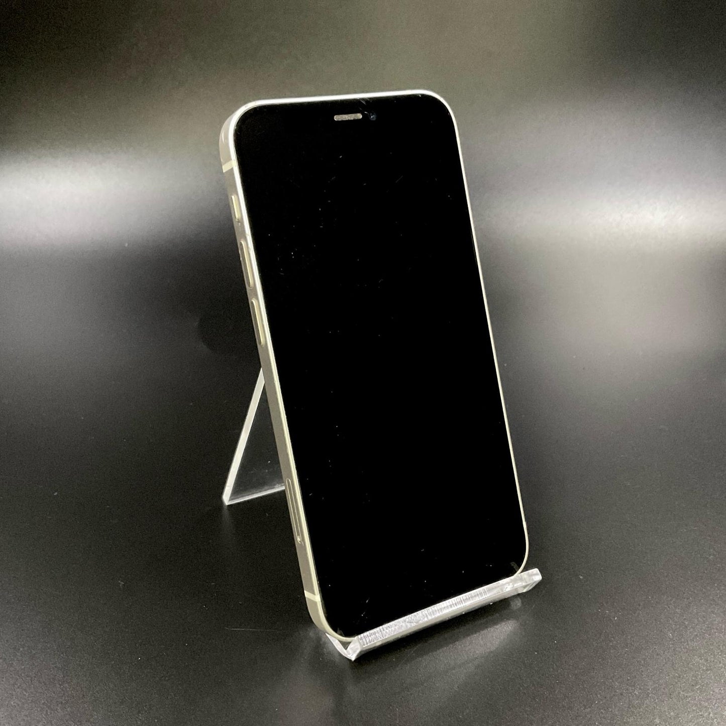【全額返金保証】【最速発送】Apple iPhone iPhone 7 32GB シルバー au 白ロム 動作確認済 77%