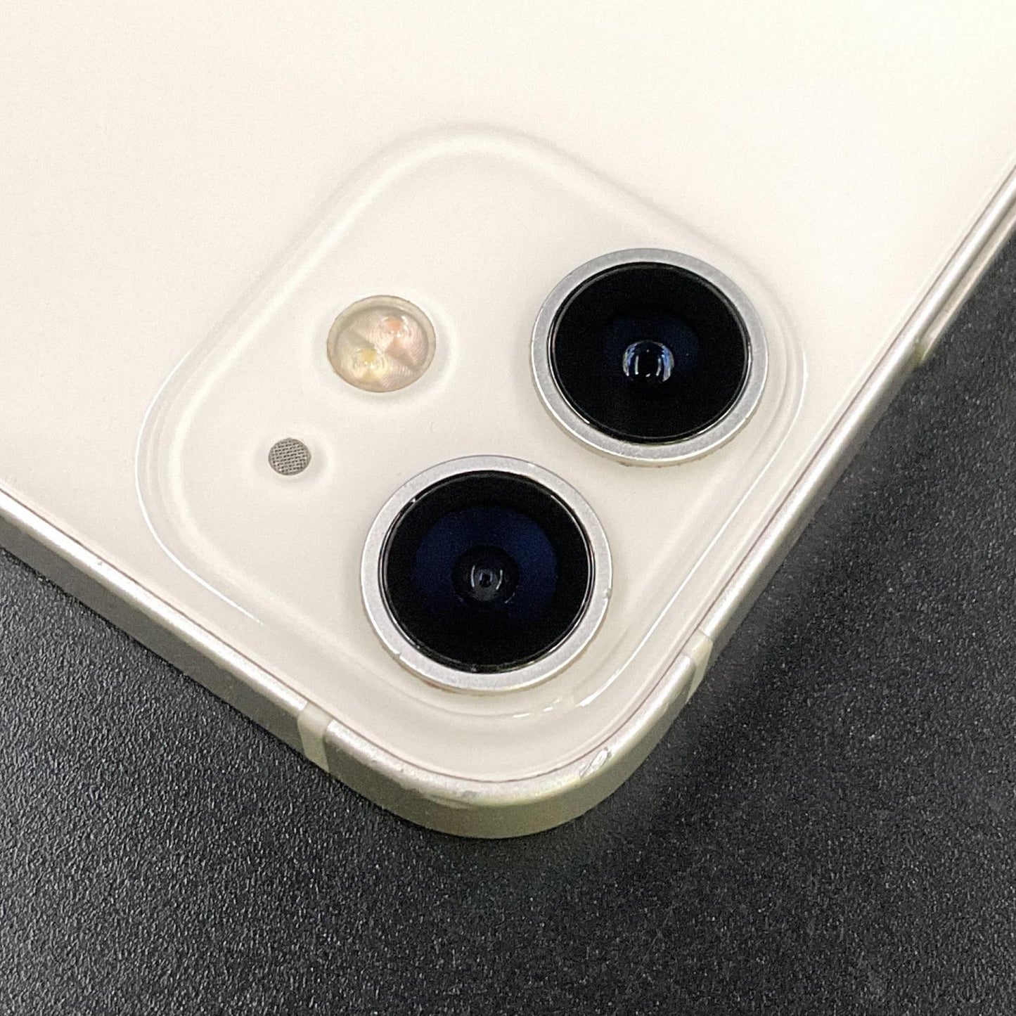 【全額返金保証】【最速発送】Apple iPhone iPhone 7 32GB シルバー au 白ロム 動作確認済 77%