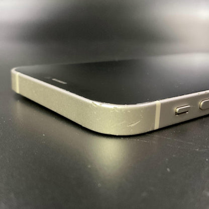 【全額返金保証】【最速発送】Apple iPhone iPhone 7 32GB シルバー au 白ロム 動作確認済 77%