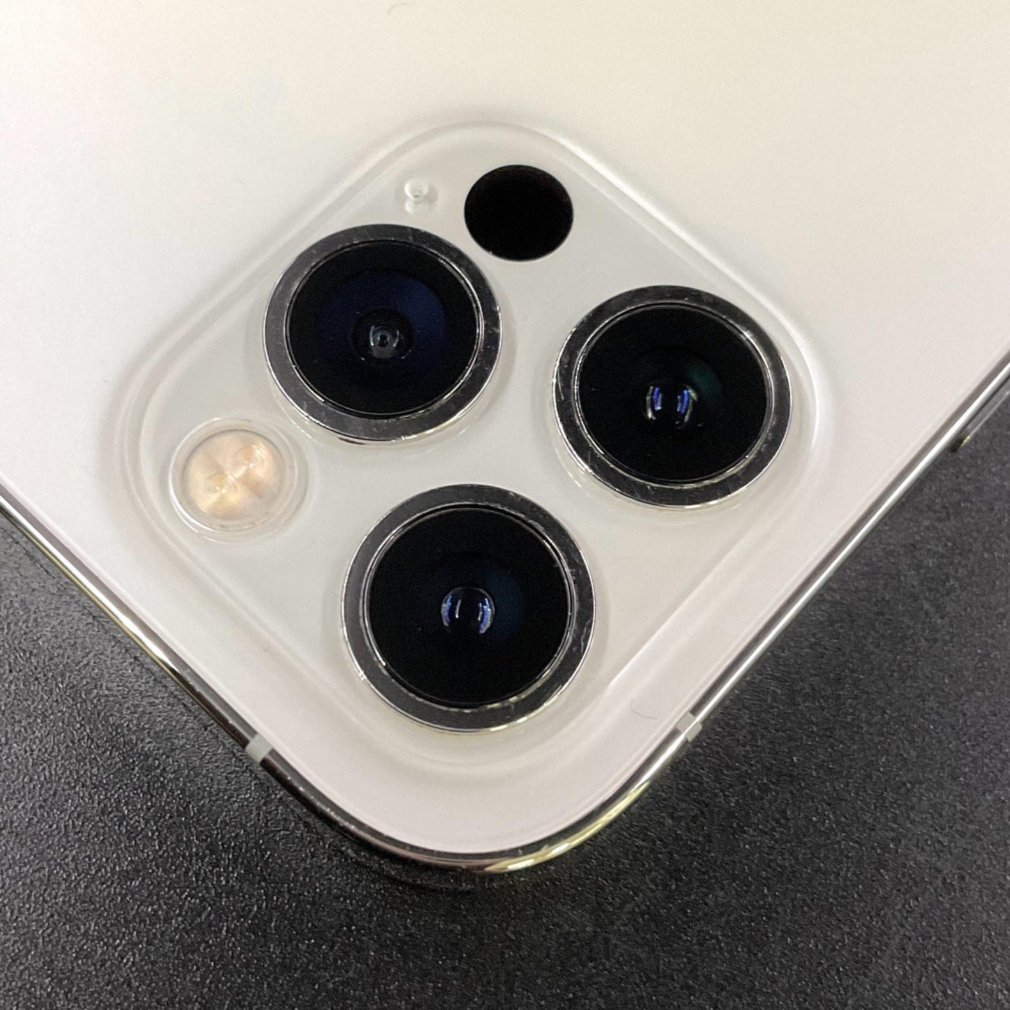【全額返金保証】【最速発送】Apple iPhone iPhone 12 Pro 128GB シルバー docomo SIMフリー 白ロム 動作確認済 76%