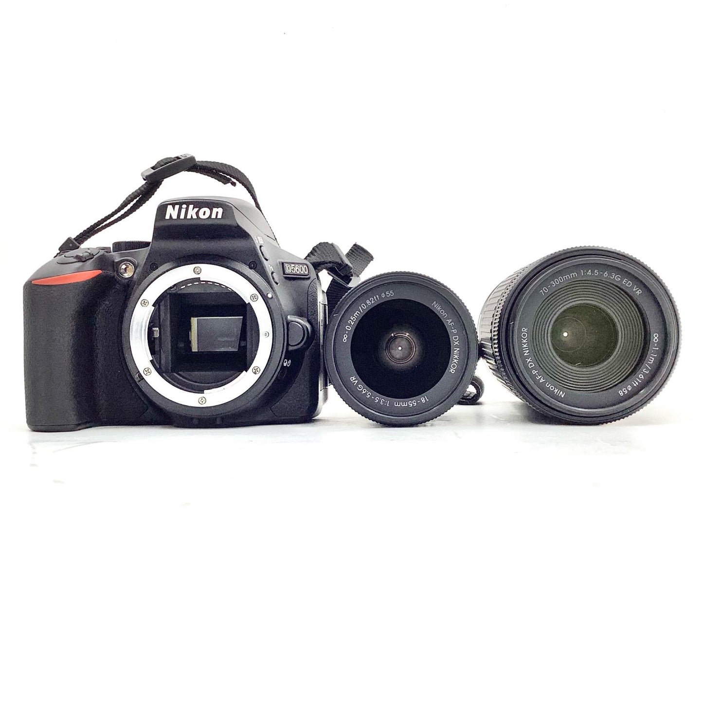 【全額返金保証】【最速発送】Nikon デジタル一眼 D5600 ダブルズームキット ブラック 美品 動作確認済