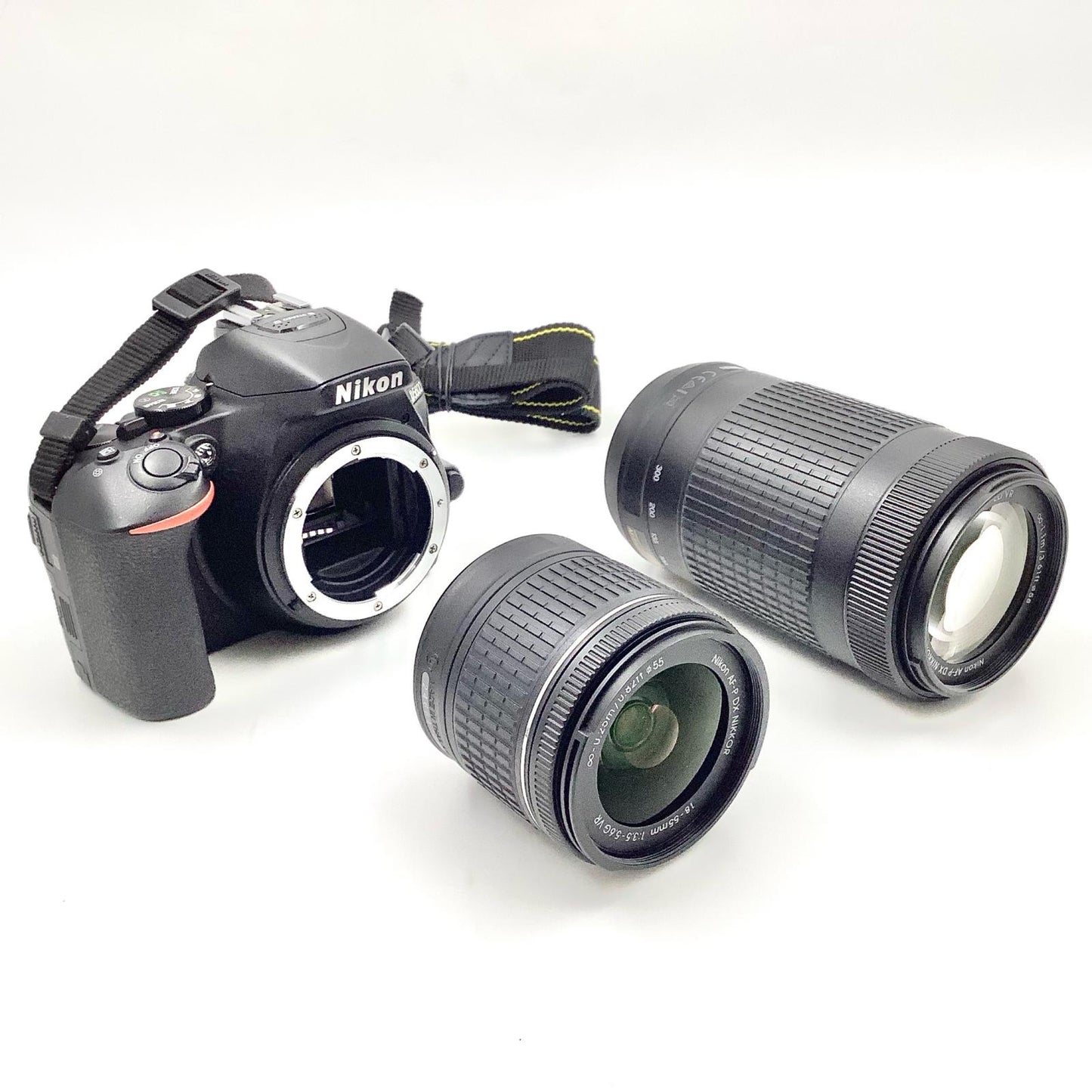 【全額返金保証】【最速発送】Nikon デジタル一眼 D5600 ダブルズームキット ブラック 美品 動作確認済