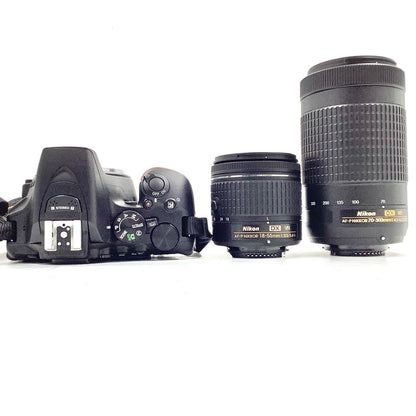 【全額返金保証】【最速発送】Nikon デジタル一眼 D5600 ダブルズームキット ブラック 美品 動作確認済