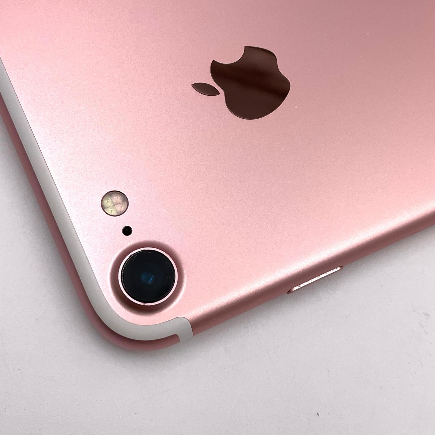 【全額返金保証】【最速発送】Apple iPhone iPhone 7 32GB ゴールド docomo SIMフリー 白ロム 動作確認済 82%