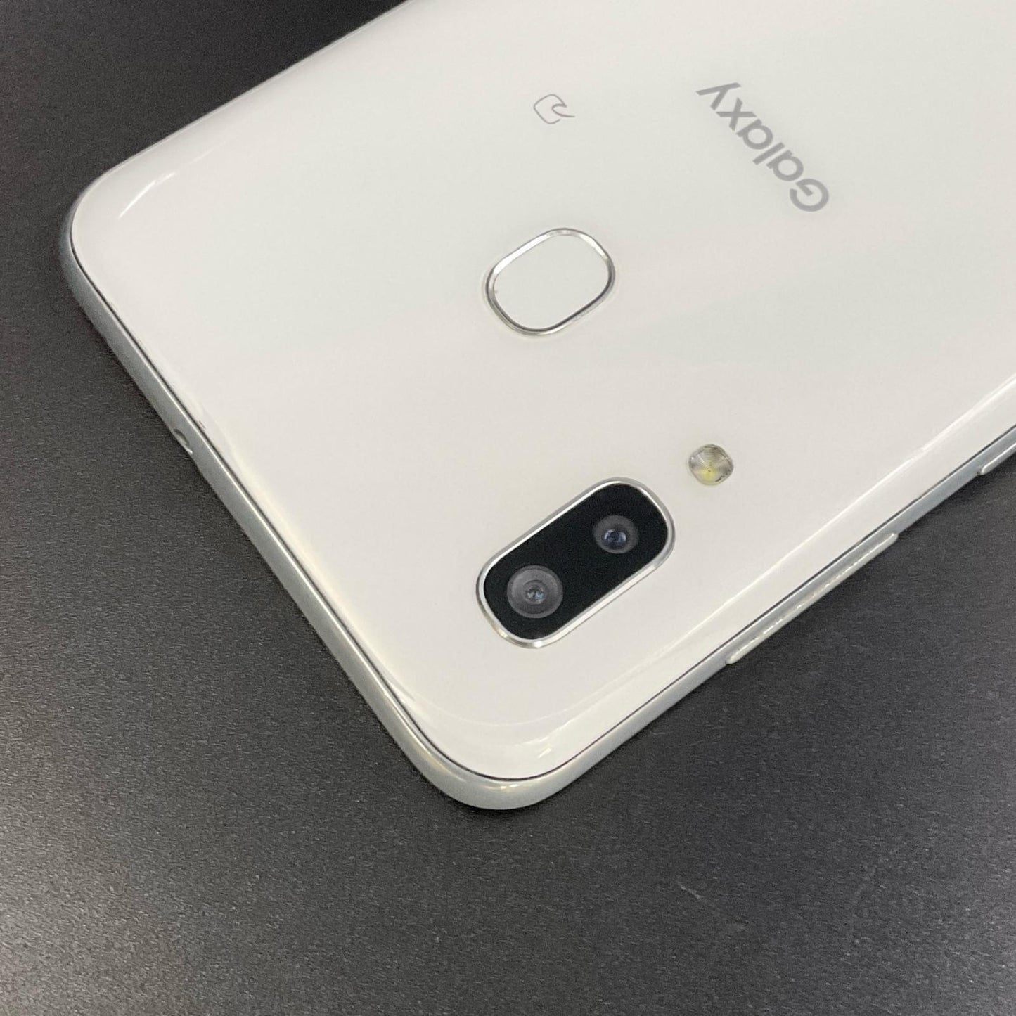 【全額返金保証】【最速発送】SAMSUNG Galaxy A30 64GB ホワイト au SCV43 白ロム 動作確認済