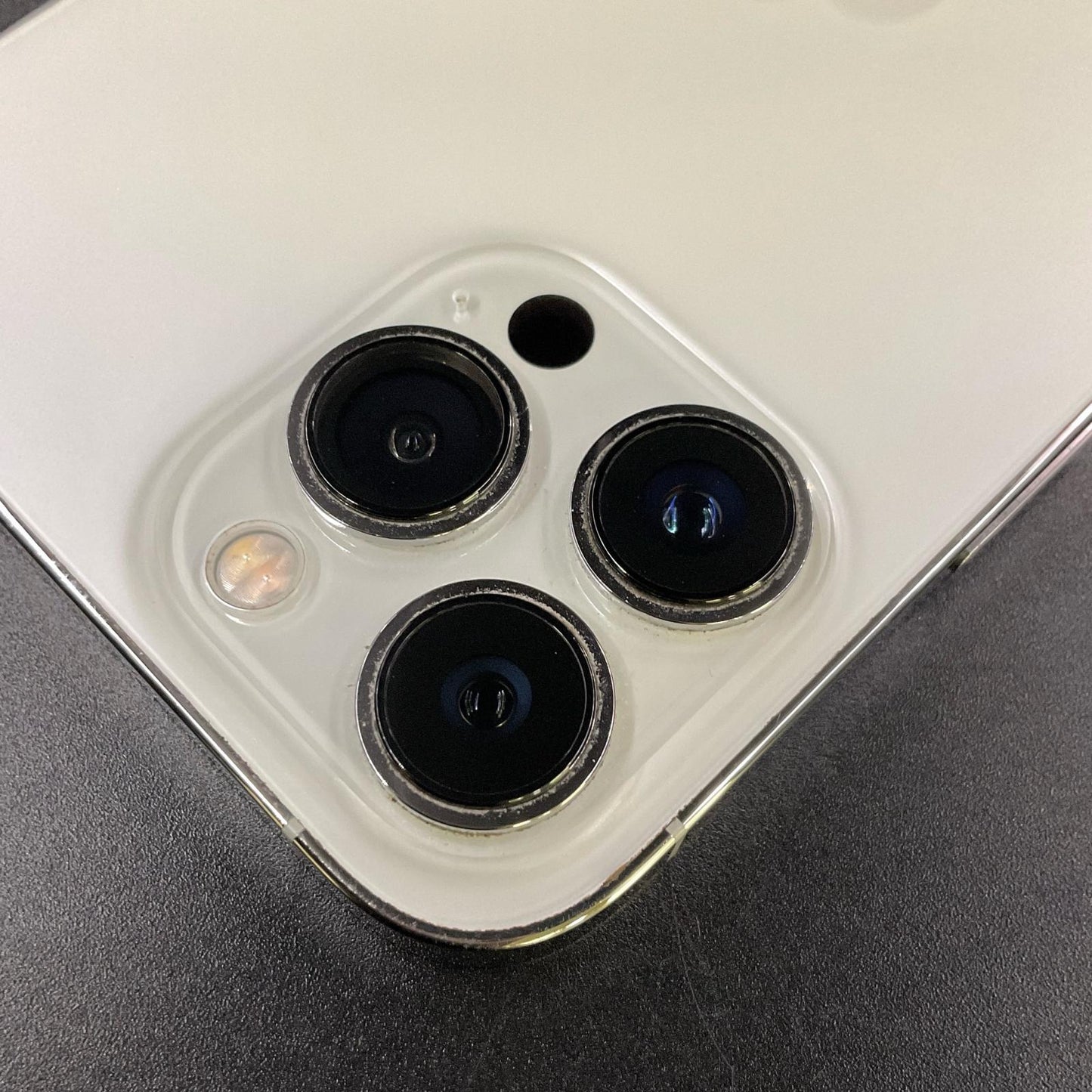 【全額返金保証】【最速発送】Apple iPhone iPhone 13 Pro Max 256GB シルバー Softbank SIMフリー 動作確認済 84%