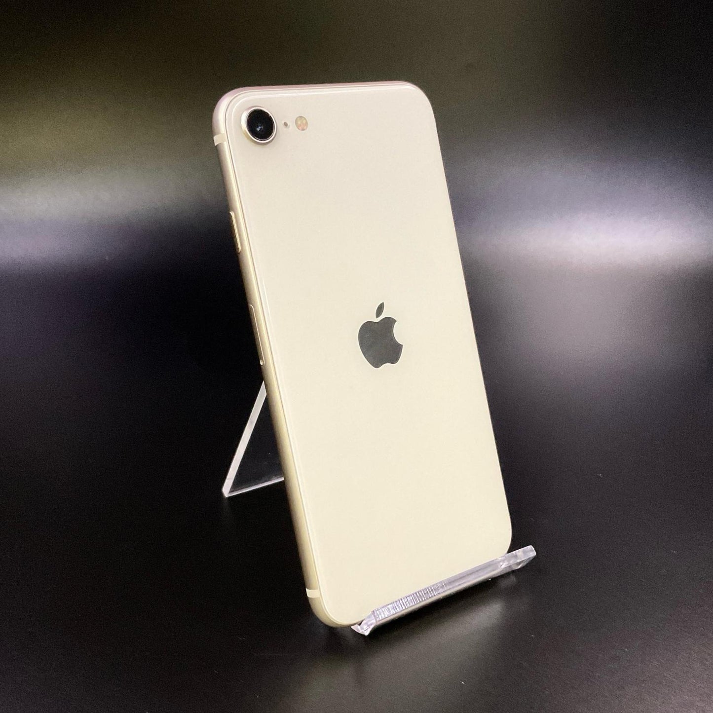【全額返金保証】【最速発送】Apple iPhone iPhone SE（第3世代） 64GB スターライト docomo 動作確認済 82%