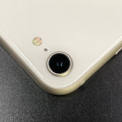 【全額返金保証】【最速発送】Apple iPhone iPhone SE（第3世代） 64GB スターライト docomo 動作確認済 82%