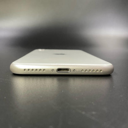 【全額返金保証】【最速発送】Apple iPhone iPhone SE（第3世代） 64GB スターライト docomo 動作確認済 82%