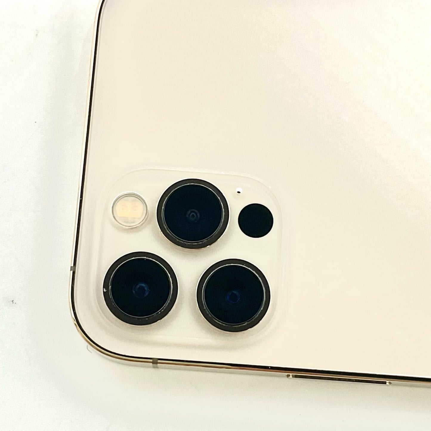 【全額返金保証】【最速発送】Apple iPhone iPhone 12 Pro 512GB ゴールド docomo 白ロム 動作確認済 79%