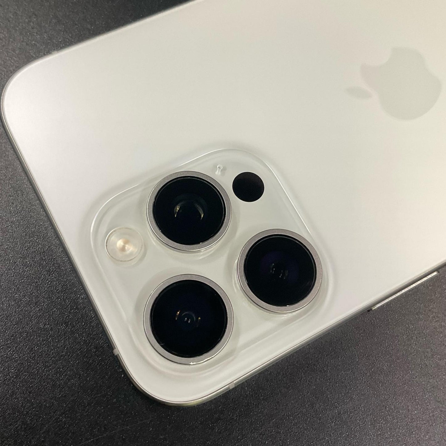 【全額返金保証】【最速発送】Apple iPhone iPhone 15 Pro Max 256GB ホワイトチタニウム SIMフリー 白ロム 動作確認済 83%