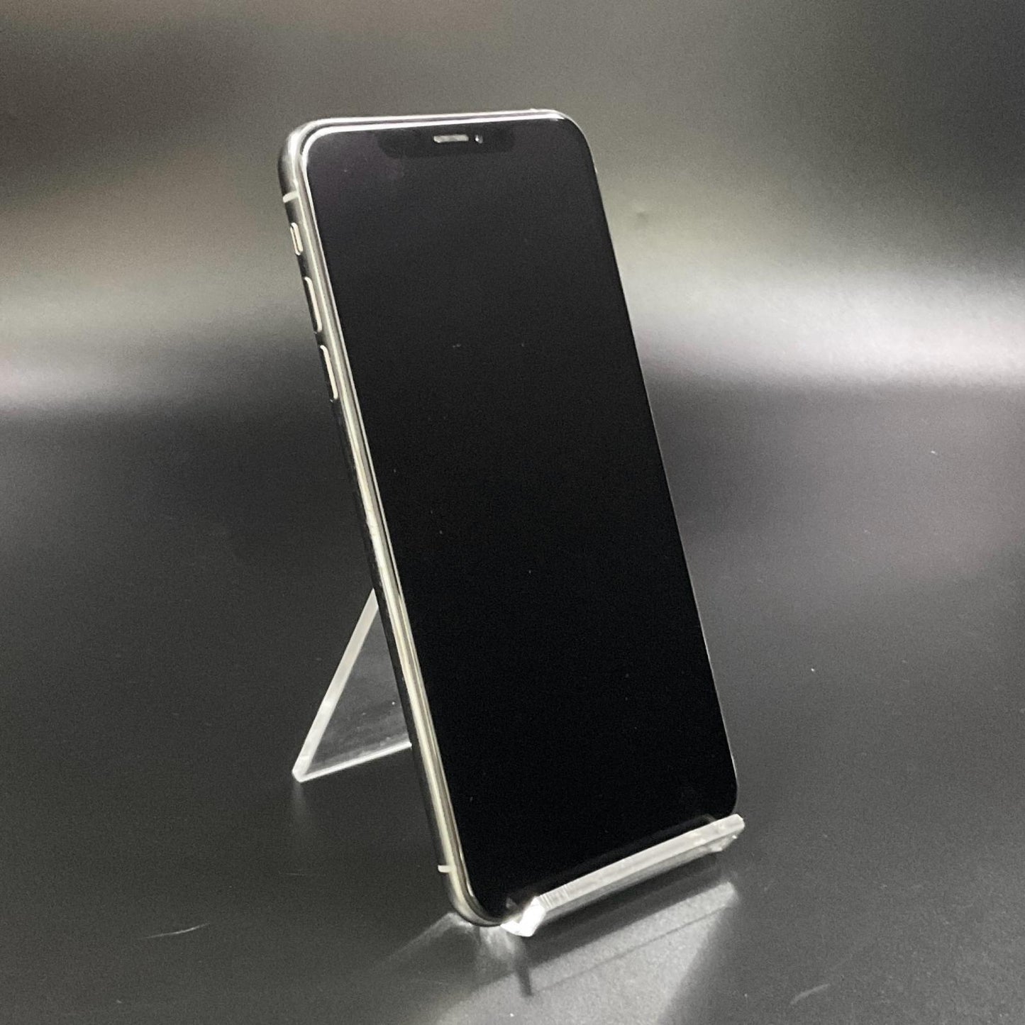 【全額返金保証】【最速発送】Apple iPhone iPhone XS Max 256GB シルバー docomo SIMフリー 白ロム 動作確認済 77%