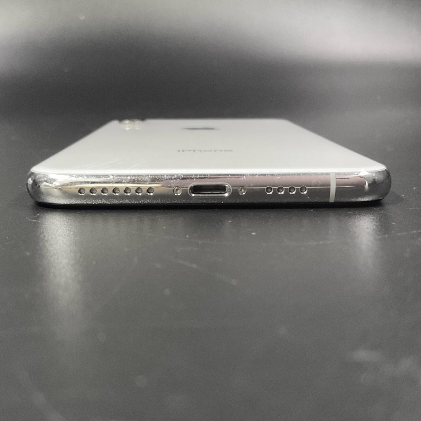 【全額返金保証】【最速発送】Apple iPhone iPhone XS Max 256GB シルバー docomo SIMフリー 白ロム 動作確認済 77%