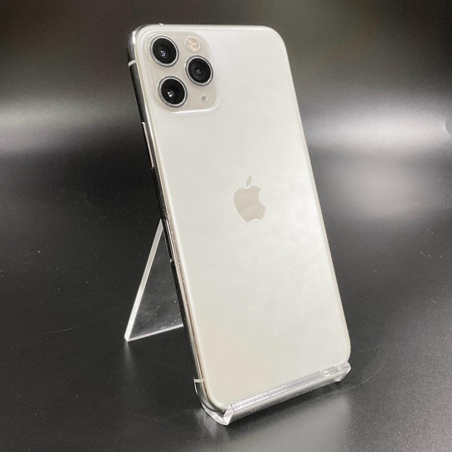 【全額返金保証】【最速発送】Apple iPhone iPhone 11 Pro 256GB シルバー au 白ロム 動作確認済 70%