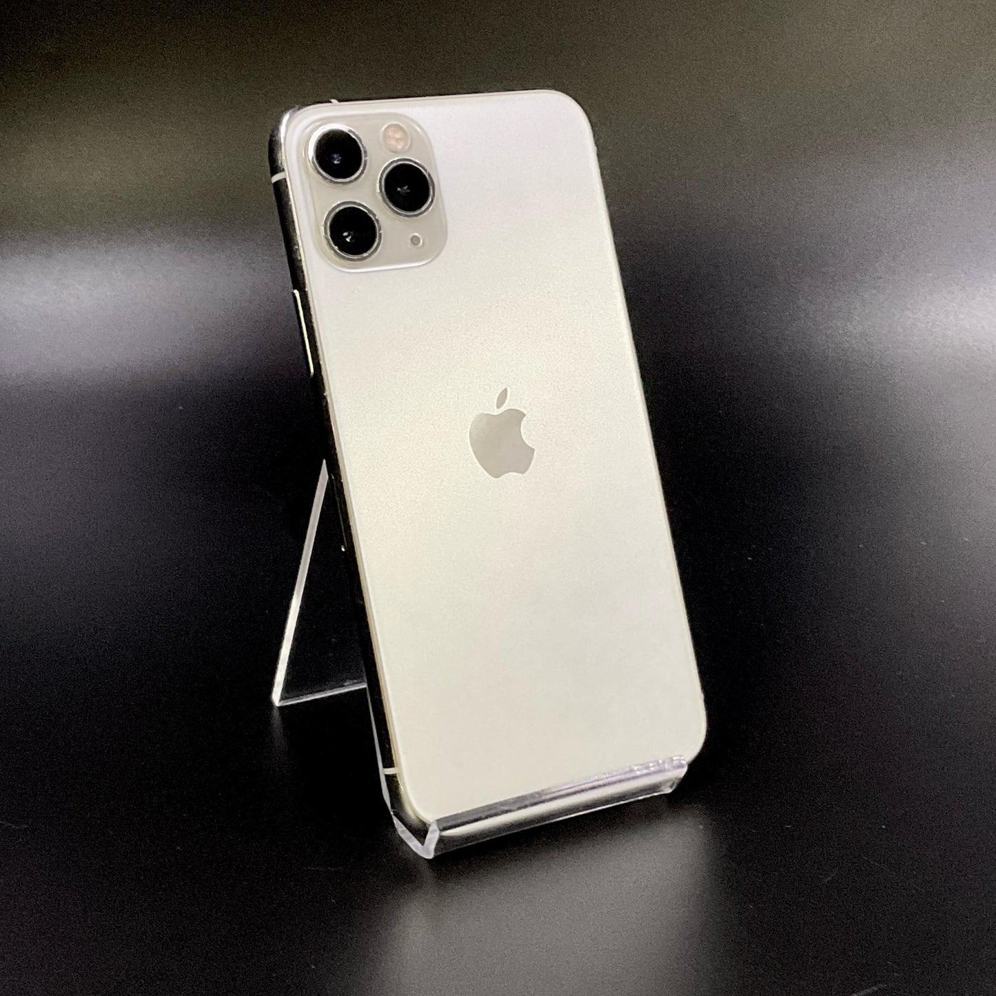 【全額返金保証】【最速発送】Apple iPhone iPhone 11 Pro 256GB シルバー au 白ロム 動作確認済 72%
