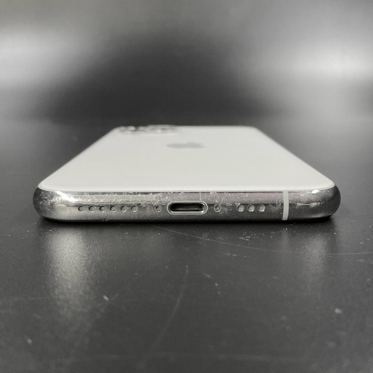 【全額返金保証】【最速発送】Apple iPhone iPhone 11 Pro 256GB シルバー au 白ロム 動作確認済 72%