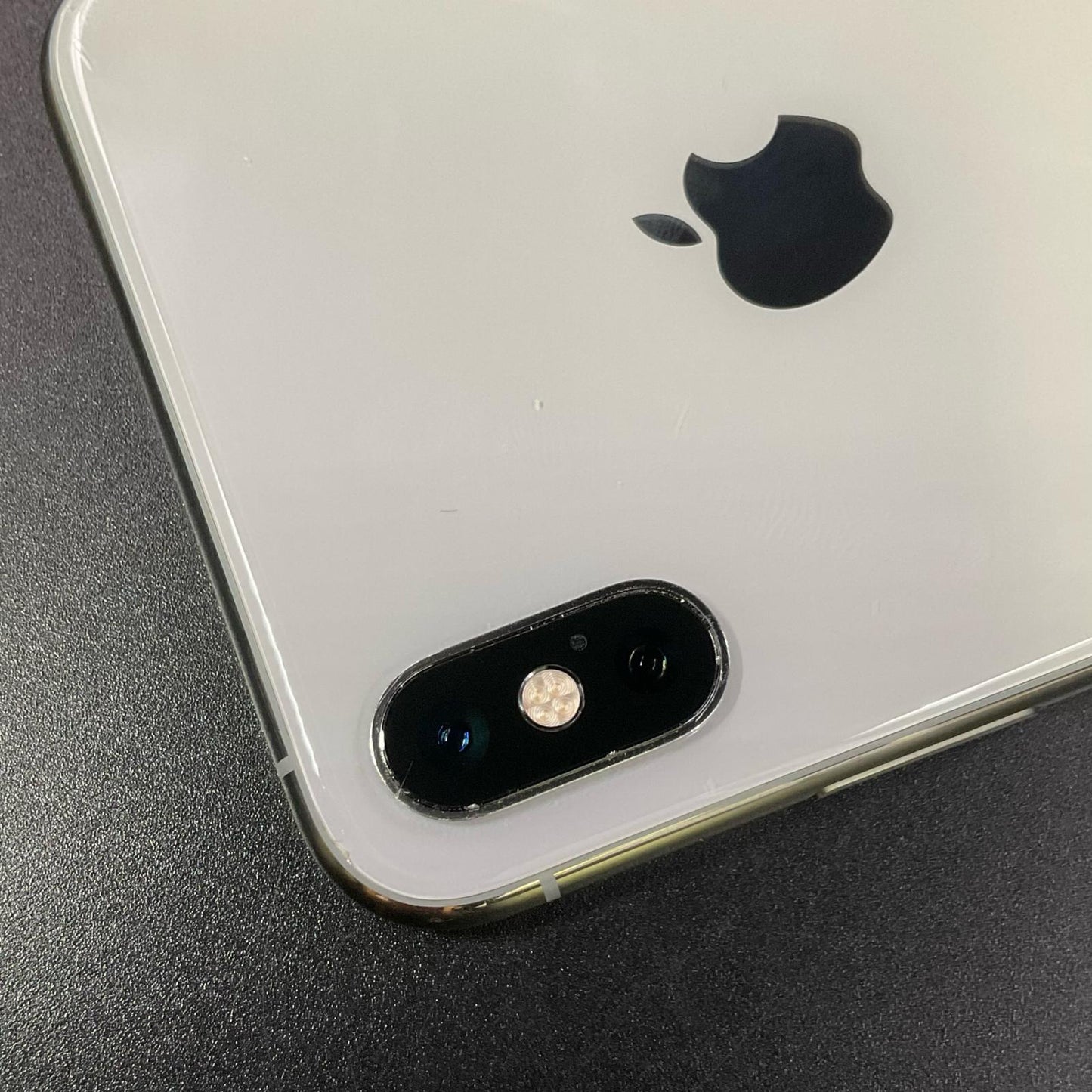 【最速発送】Apple iPhone iPhone XS Max 256GB シルバー docomo 白ロム【難有】 89%