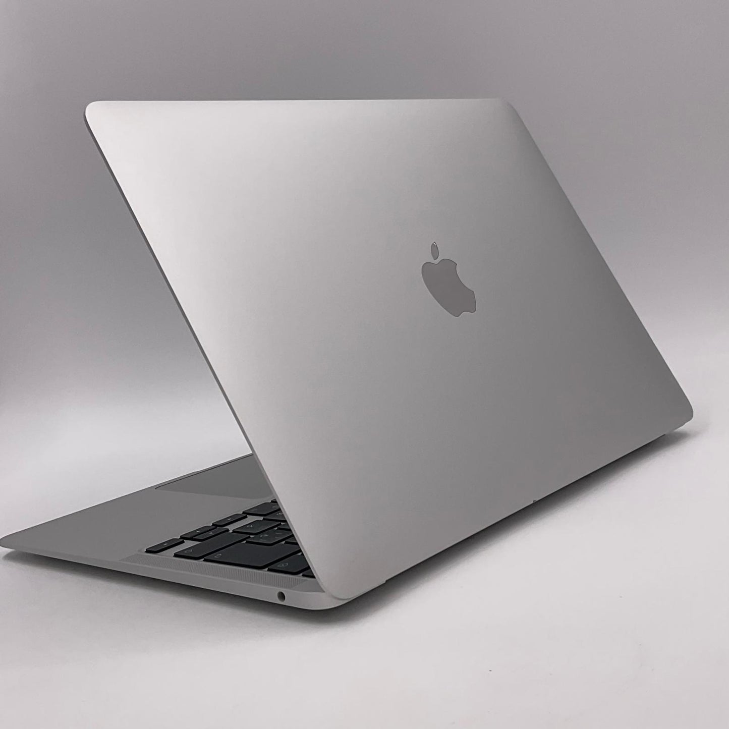 【全額返金保証】【最速発送】Apple MacBook Air 13.3インチ 2020 Apple M1 8GB SSD 256GB シルバー 100% 動作確認済