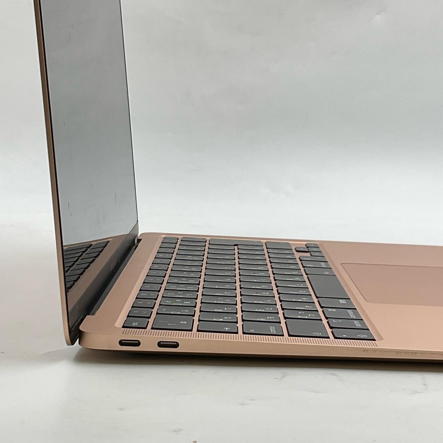 【最速発送】Apple MacBook Air 13インチ 2020 Apple M1 8GB M.2 SSD 256GB ゴールド 97%【難有】
