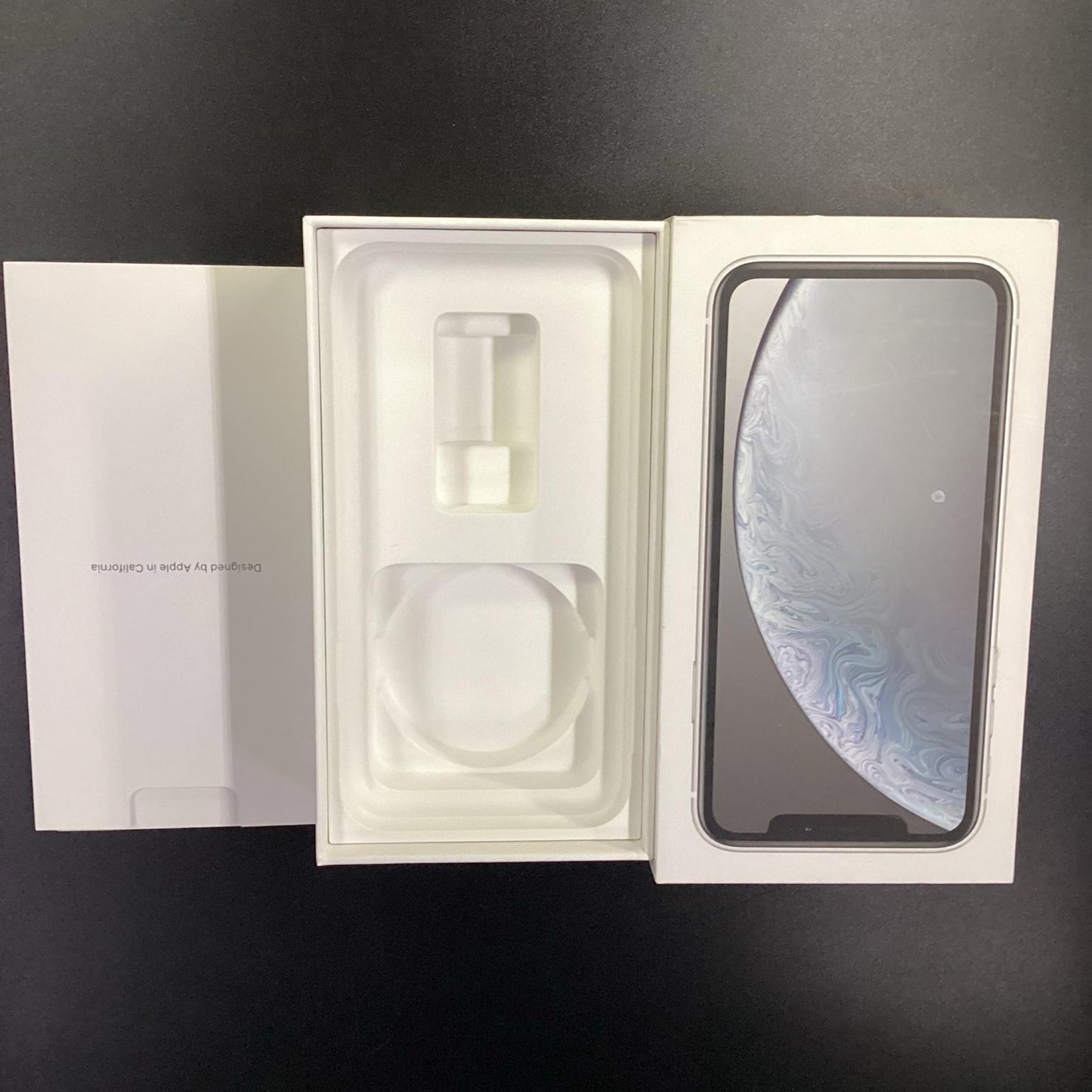 【全額返金保証】【最速発送】Apple iPhone iPhone XR 64GB ホワイト au 白ロム 美品 動作確認済 87%