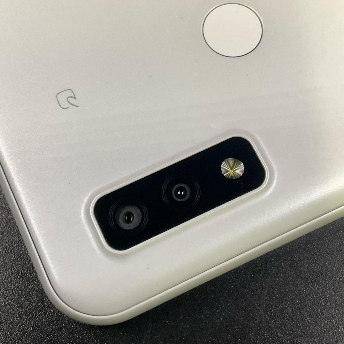 【全額返金保証】【最速発送】富士通 arrows We 64GB ホワイト docomo F-51B 白ロム 動作確認済