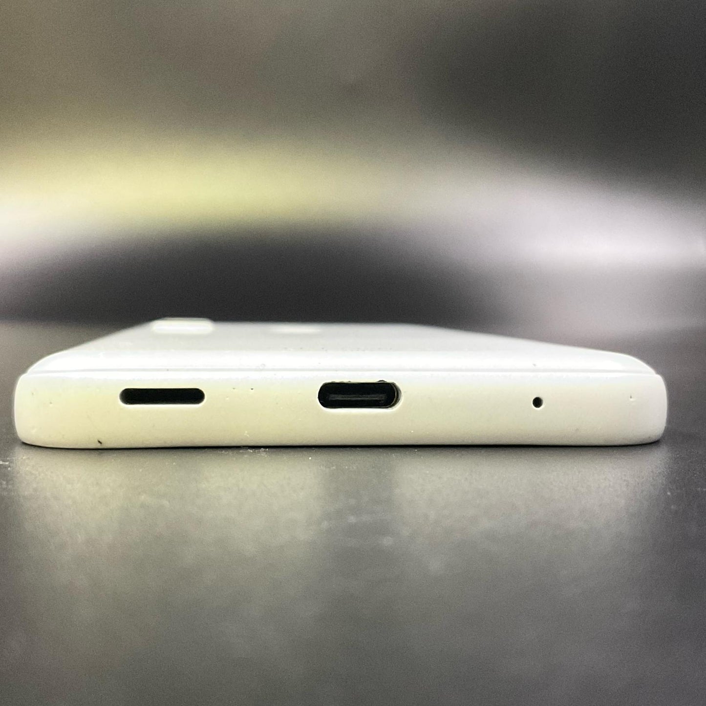 【全額返金保証】【最速発送】富士通 arrows We 64GB ホワイト docomo F-51B 白ロム 動作確認済