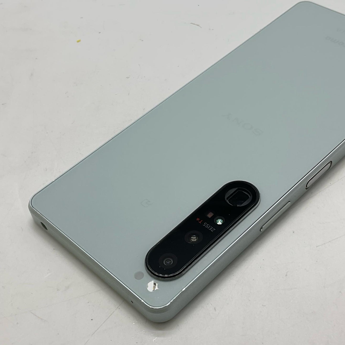 【全額返金保証】【最速発送】Sony Xperia 1 IV 256GB docomo SO-51C 白ロム 動作確認済