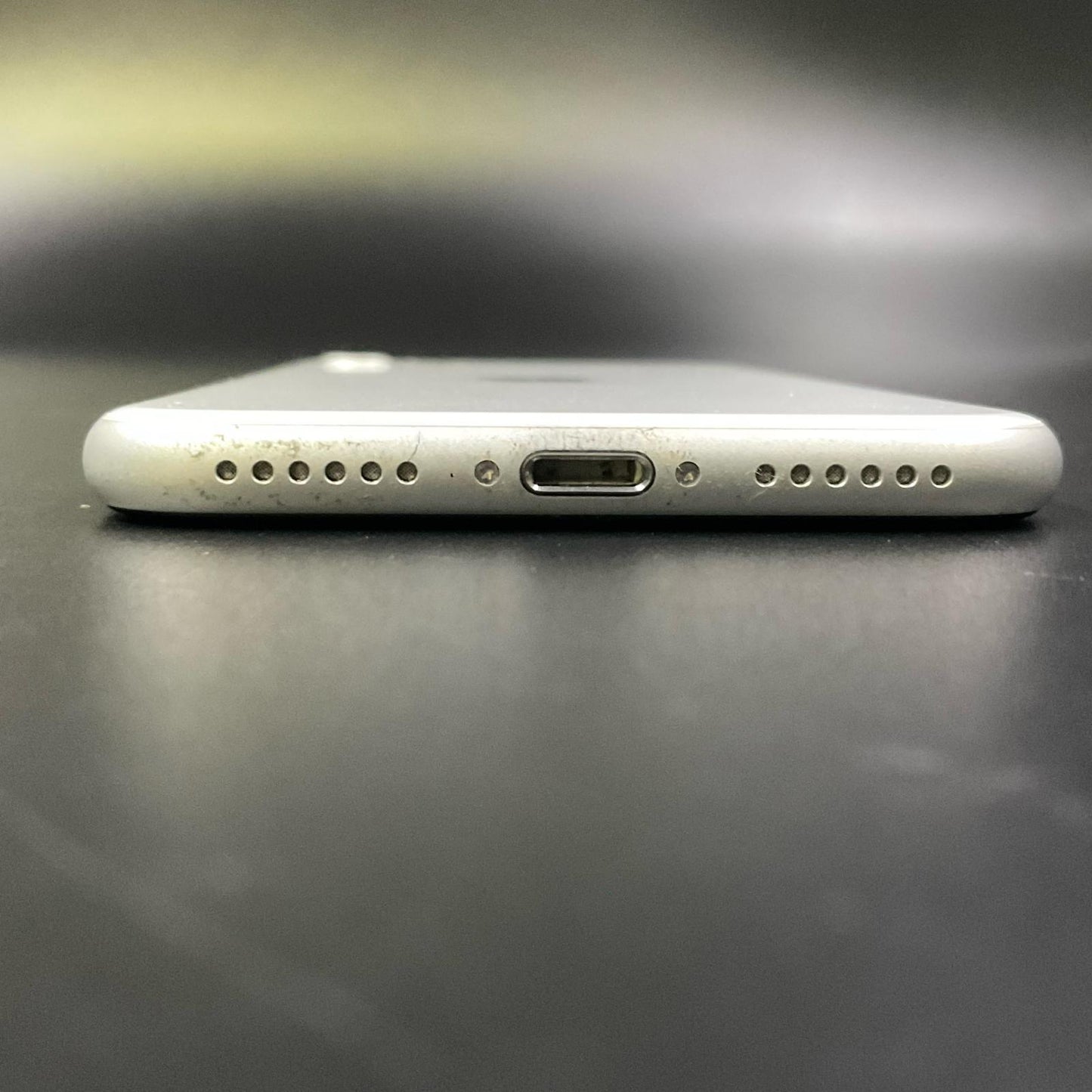 【全額返金保証】【最速発送】Apple iPhone iPhone SE（第2世代） 64GB ホワイト Softbank 白ロム 動作確認済 74%