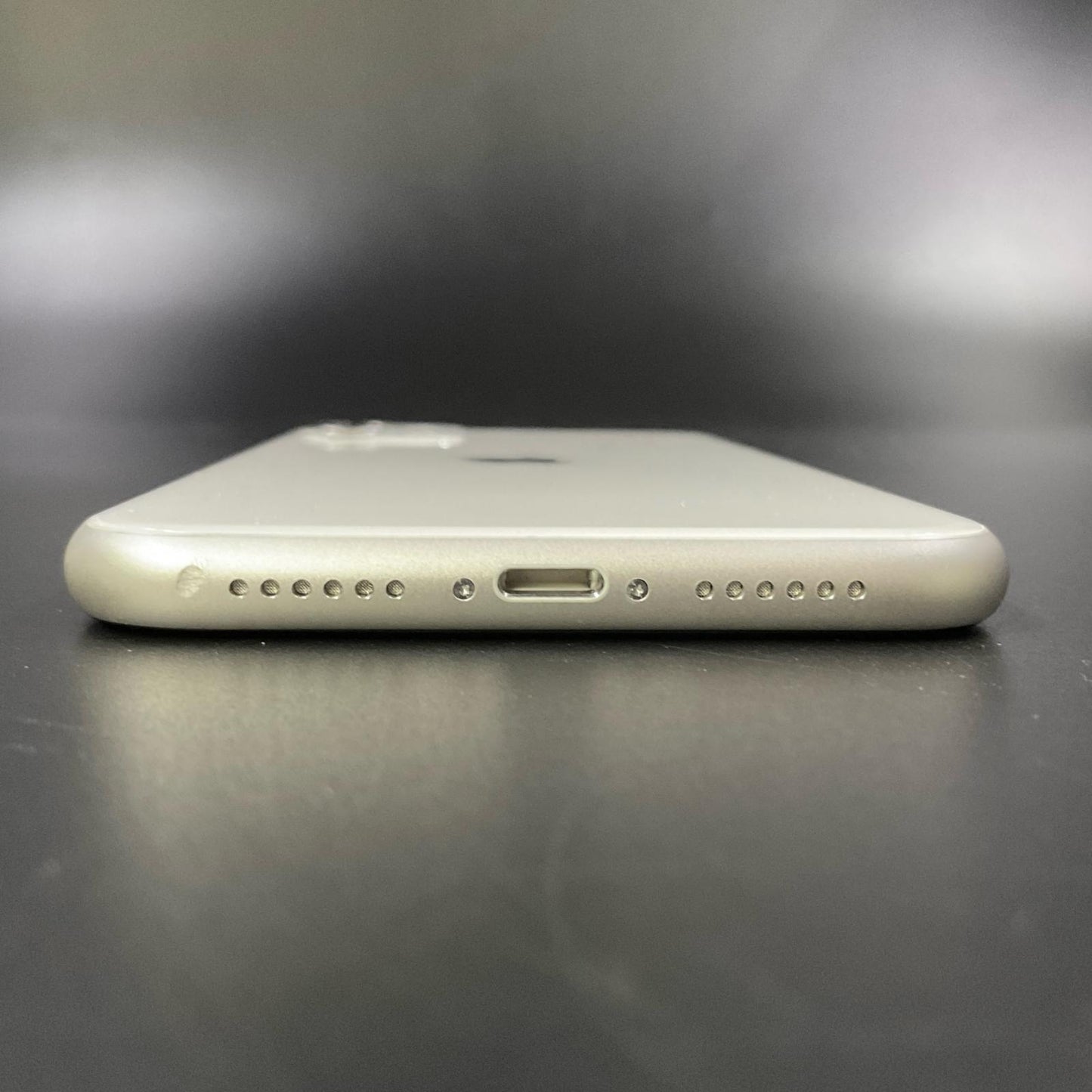 【全額返金保証】【最速発送】Apple iPhone iPhone 11 64GB ホワイト au 白ロム 動作確認済 100%