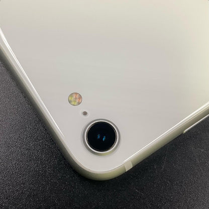 【全額返金保証】【最速発送】Apple iPhone iPhone SE（第2世代） 64GB ホワイト Softbank 白ロム 動作確認済 79%